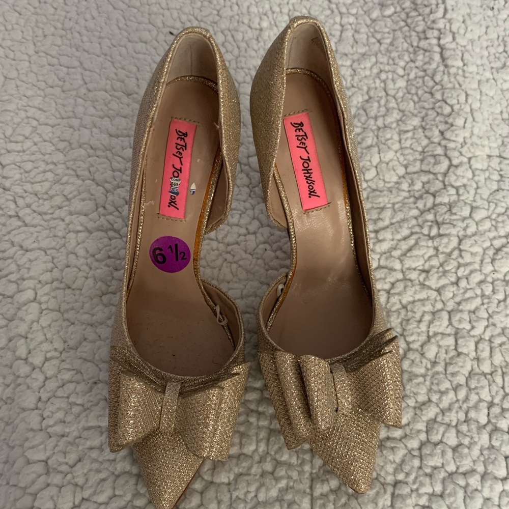 Gold shoes
